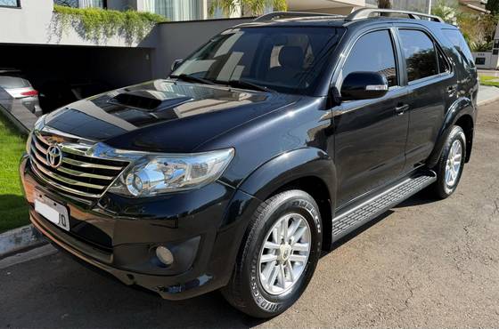 TOYOTA HILUX SW4 3.0 SRV 4X4 7 LUGARES 16V TURBO INTERCOOLER DIESEL 4P AUTOMÁTICO
